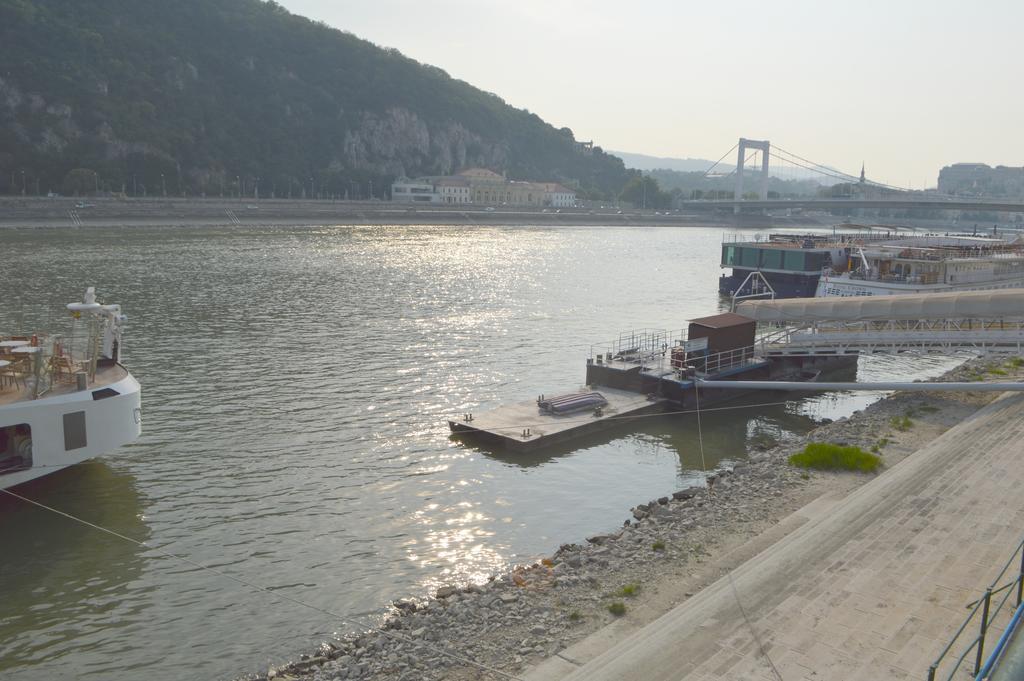 Riverside Danube Guest House Budapest Exterior photo